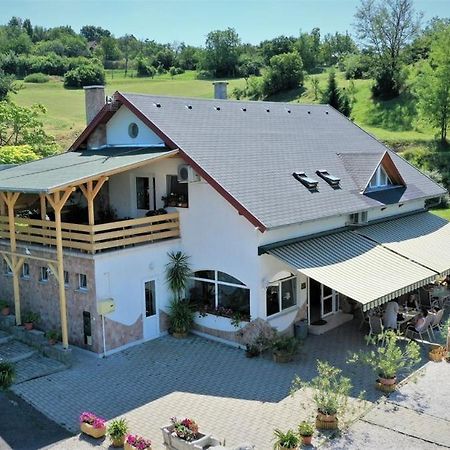 Borkuti Panzio Es Apartman Balatonszárszó Zewnętrze zdjęcie