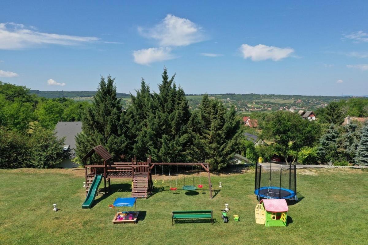 Borkuti Panzio Es Apartman Balatonszárszó Zewnętrze zdjęcie