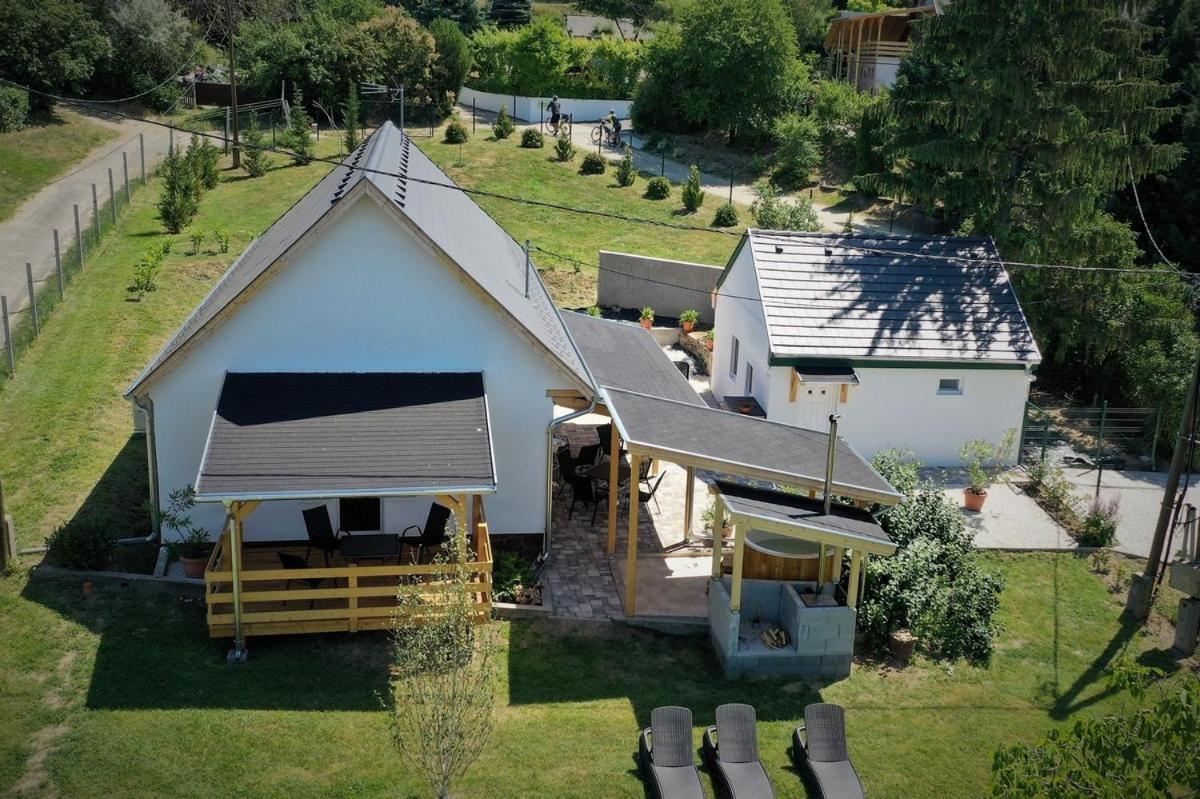 Borkuti Panzio Es Apartman Balatonszárszó Zewnętrze zdjęcie